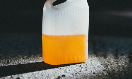 Container of coloured coolant fluid for a van cooling system