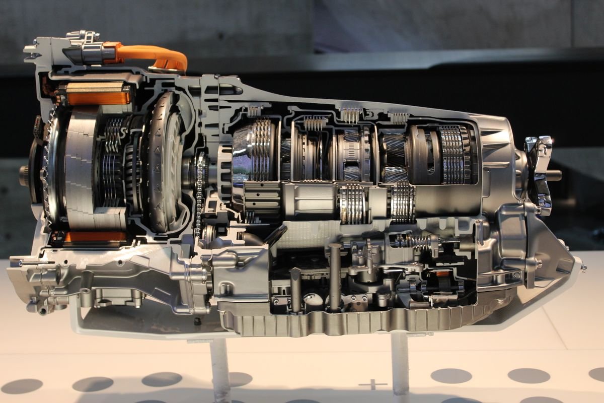 Cutaway view of a car transmission showing internal gearbox mechanisms